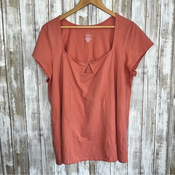 Torrid Foxy Notch Neck Cap Sleeve Salmon Blouse - Picture 2 of 5